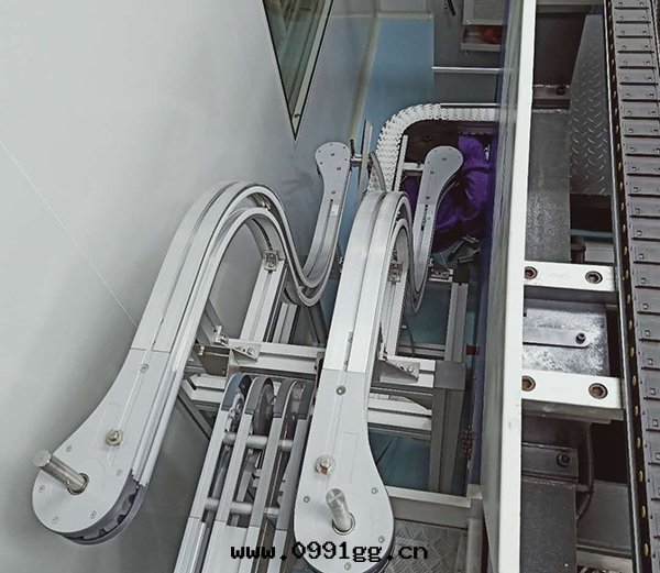 夾瓶(píng)輸送機(jī)